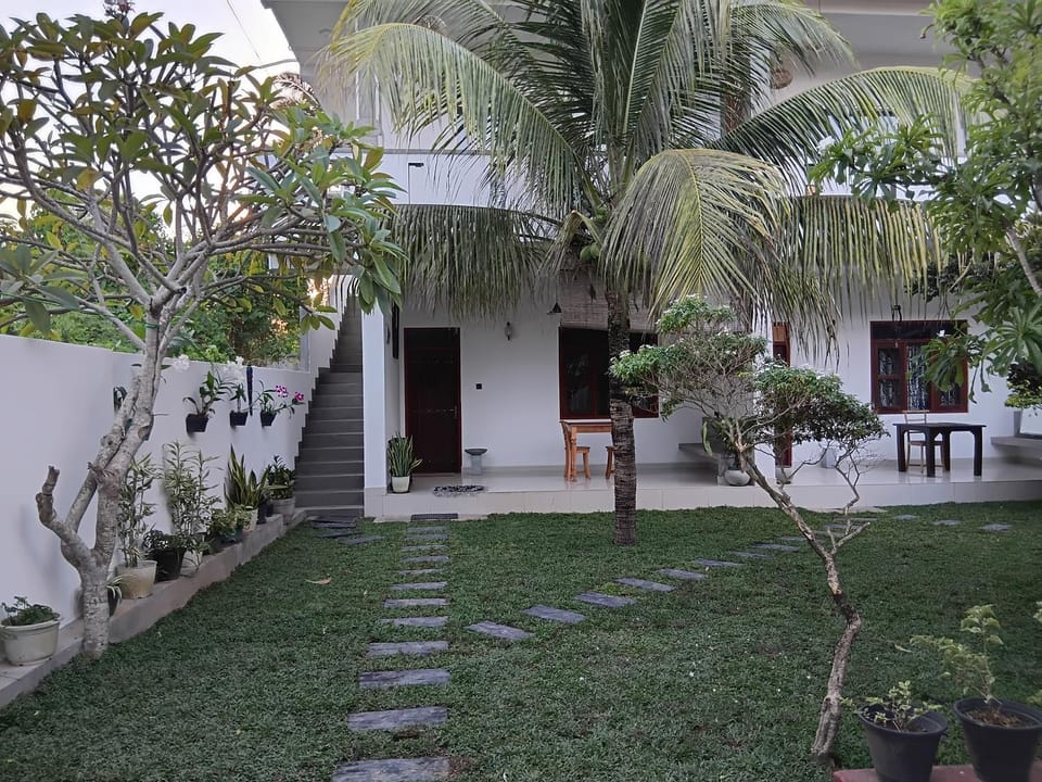 Awesome Guest Mirissa Bed and Breakfast in Southern Province