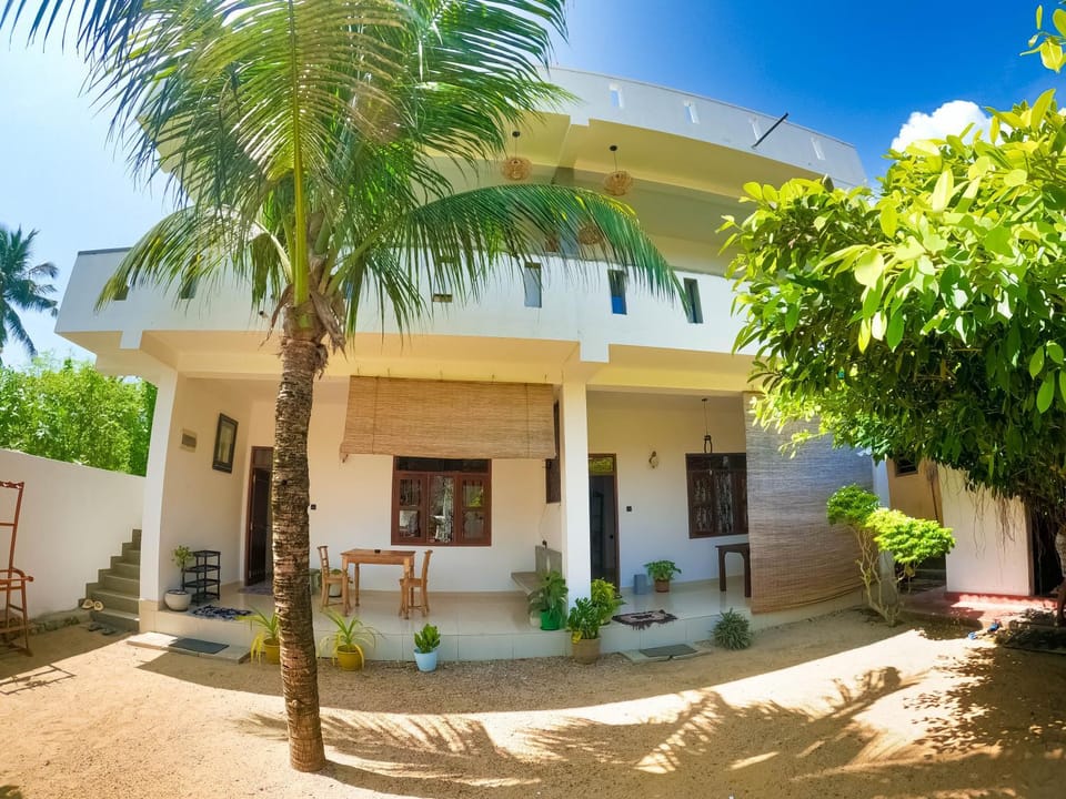 Awesome Guest Mirissa Bed and Breakfast in Southern Province