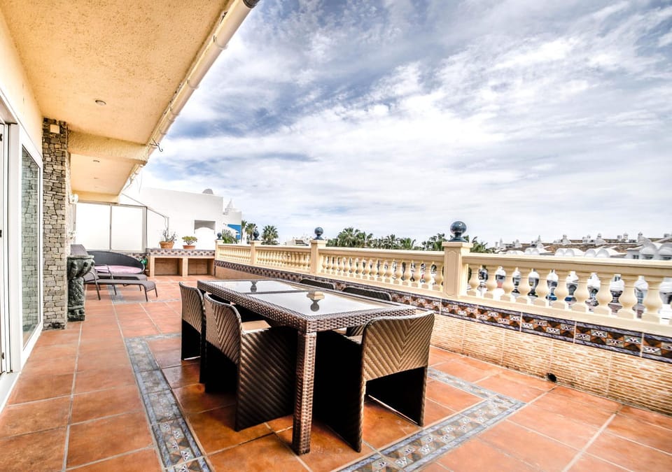 Balcony/Terrace, Landmark view, Street view
