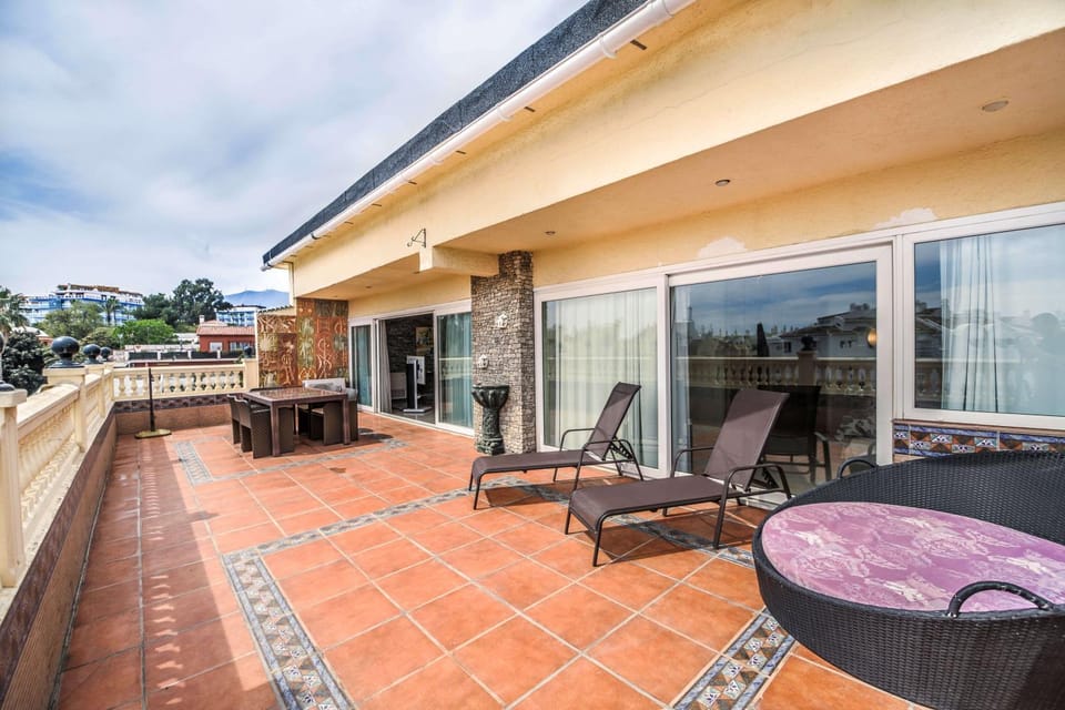 Balcony/Terrace, Landmark view, Street view