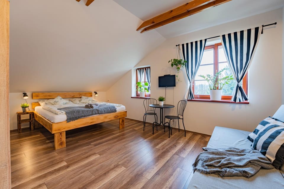 Photo of the whole room, Bedroom