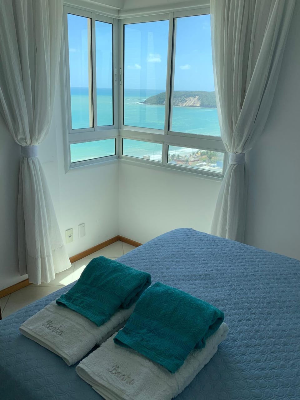 Natural landscape, Bedroom, Sea view, towels