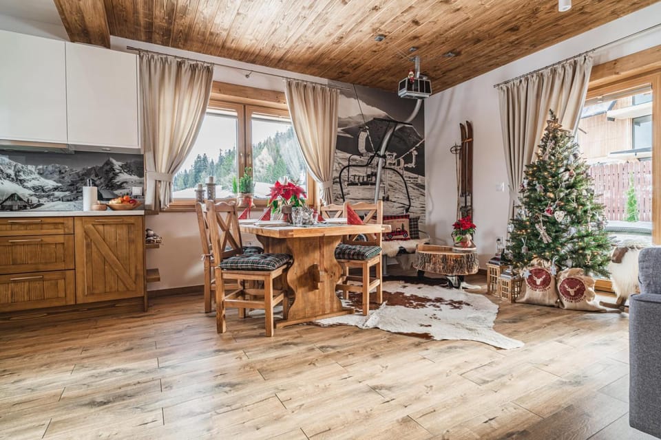 Kitchen or kitchenette, Living room, Seating area, Dining area