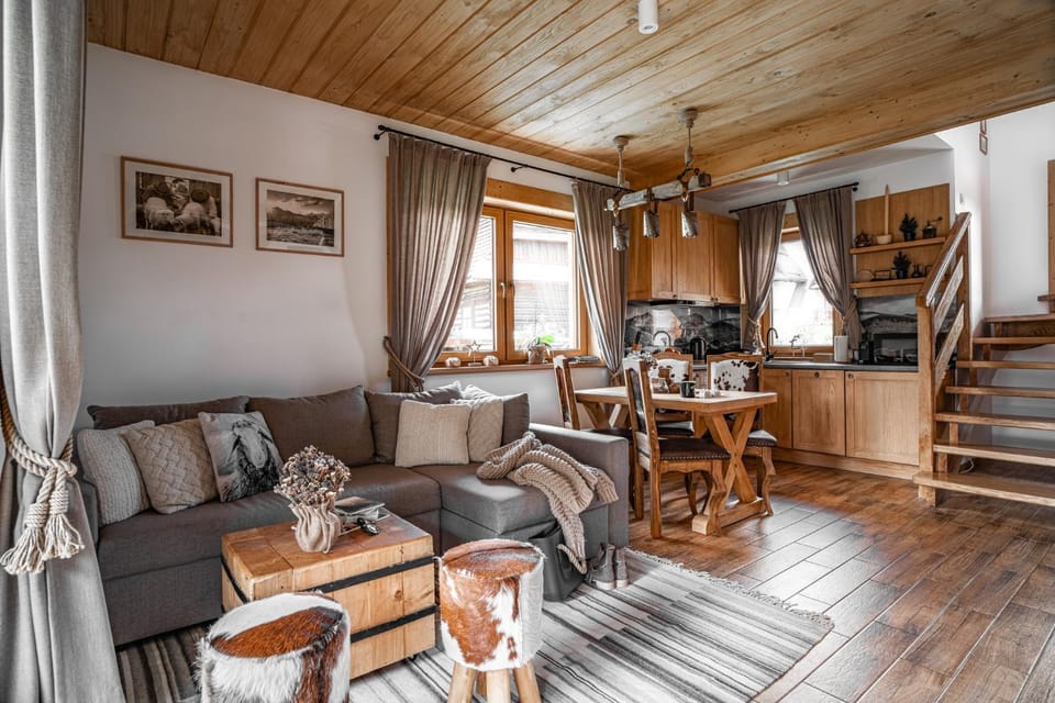 TV and multimedia, Kitchen or kitchenette, Living room, Seating area, Dining area