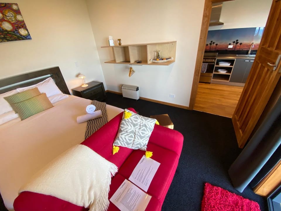 Kitchen or kitchenette, Bedroom