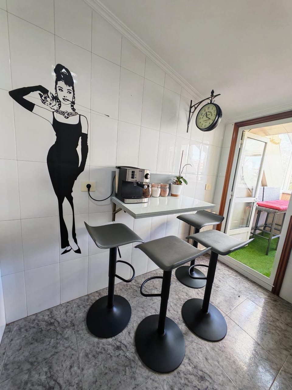 Coffee/tea facilities, Kitchen or kitchenette