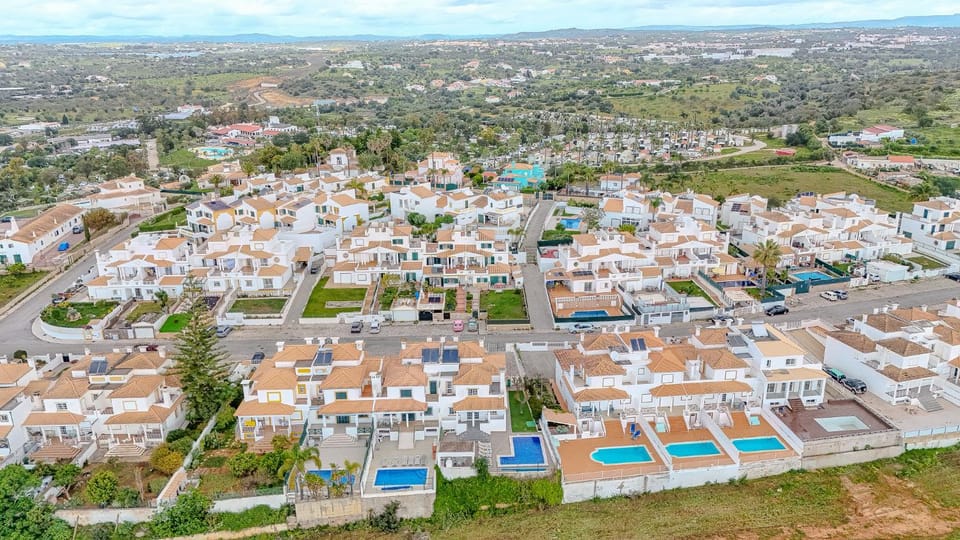 Neighbourhood, Bird's eye view
