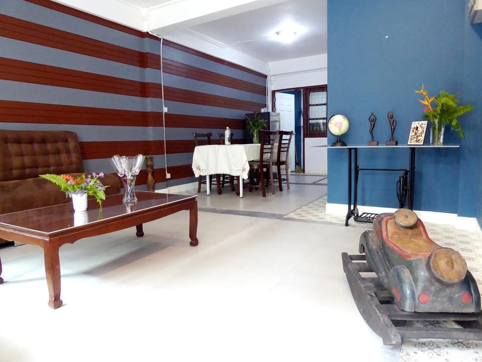Living room, Photo of the whole room, Dining area
