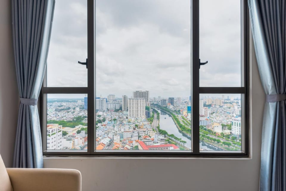 Chau Apartments - Infinity pool- Ben Thanh Apartment in Ho Chi Minh City