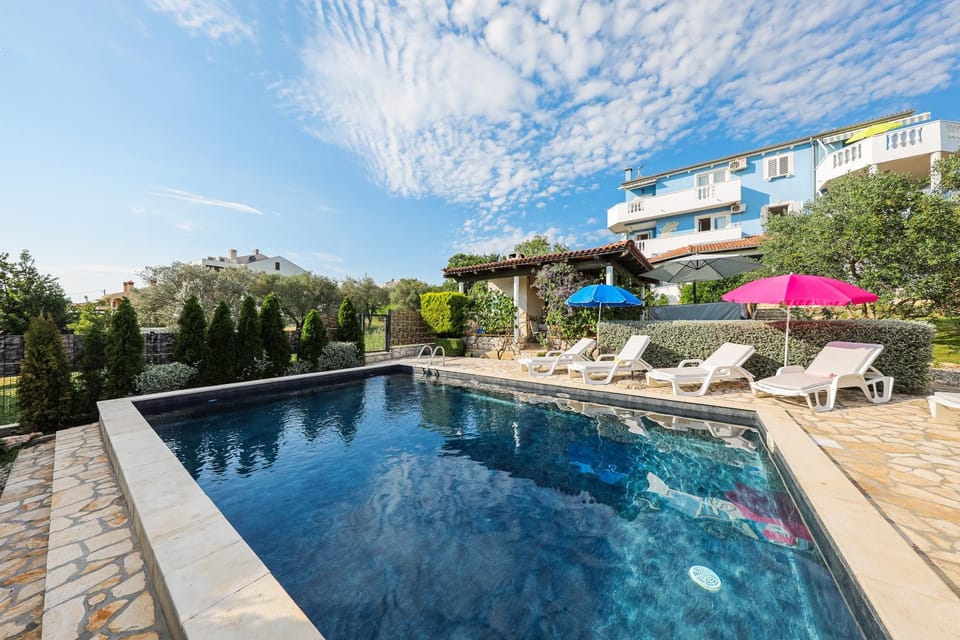 Swimming pool