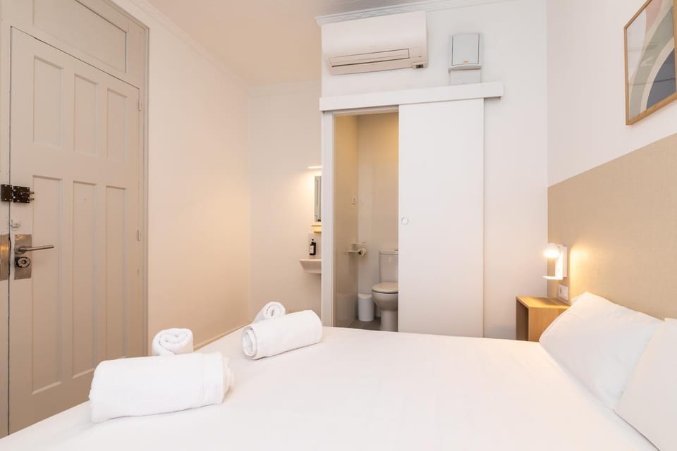 Photo of the whole room, Decorative detail, air conditioner