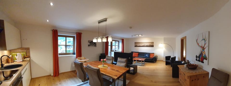 TV and multimedia, Kitchen or kitchenette, Living room, Seating area, Dining area