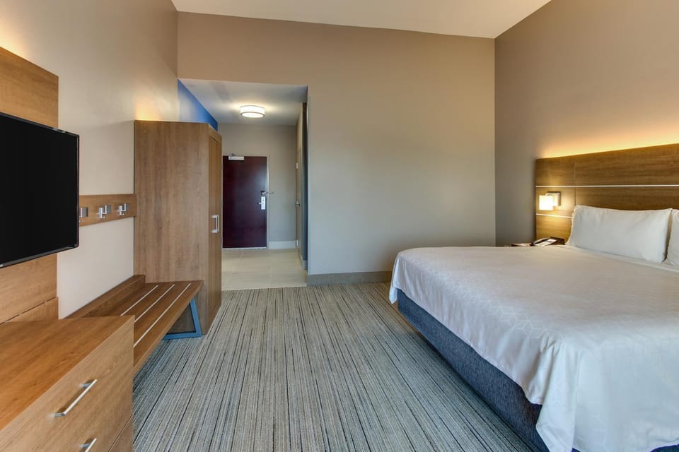 Photo of the whole room, wardrobe