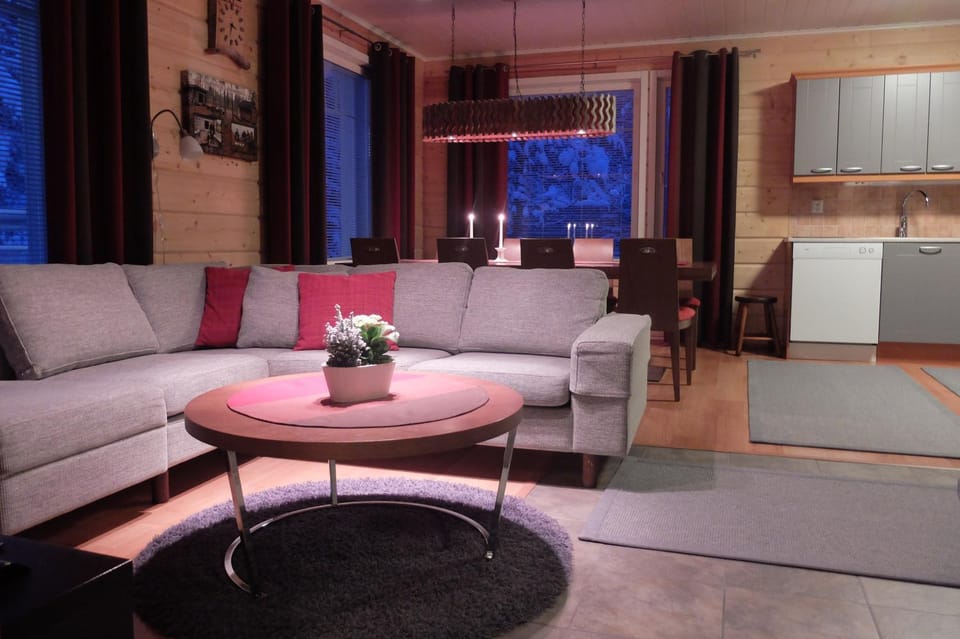 TV and multimedia, Living room, Seating area, Dining area