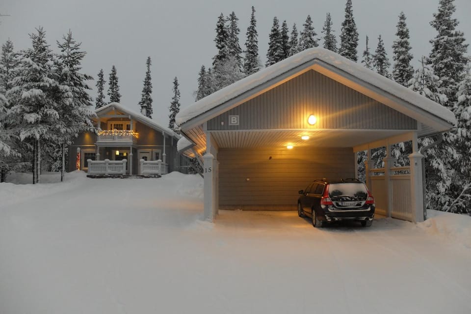 Property building, Natural landscape, Winter, Area and facilities, Parking