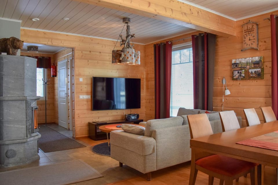 Communal lounge/ TV room, Living room, Evening entertainment, flat iron