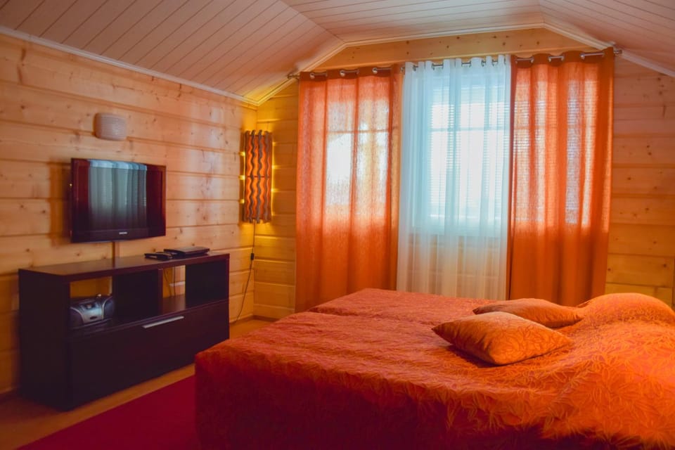 Bed, TV and multimedia, Balcony/Terrace, Photo of the whole room