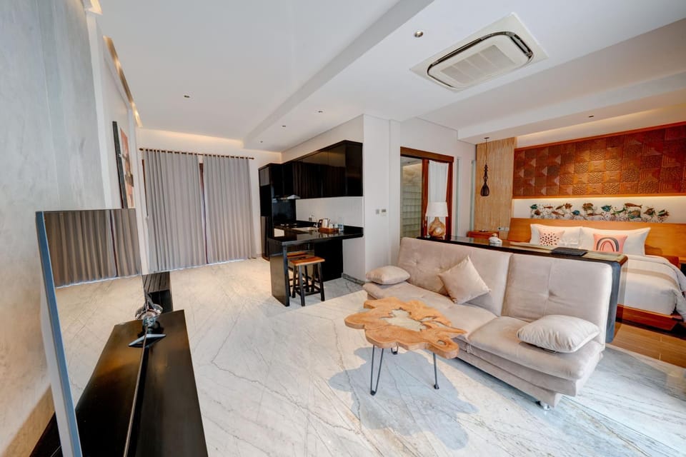 Bed, TV and multimedia, Living room, Photo of the whole room, Seating area