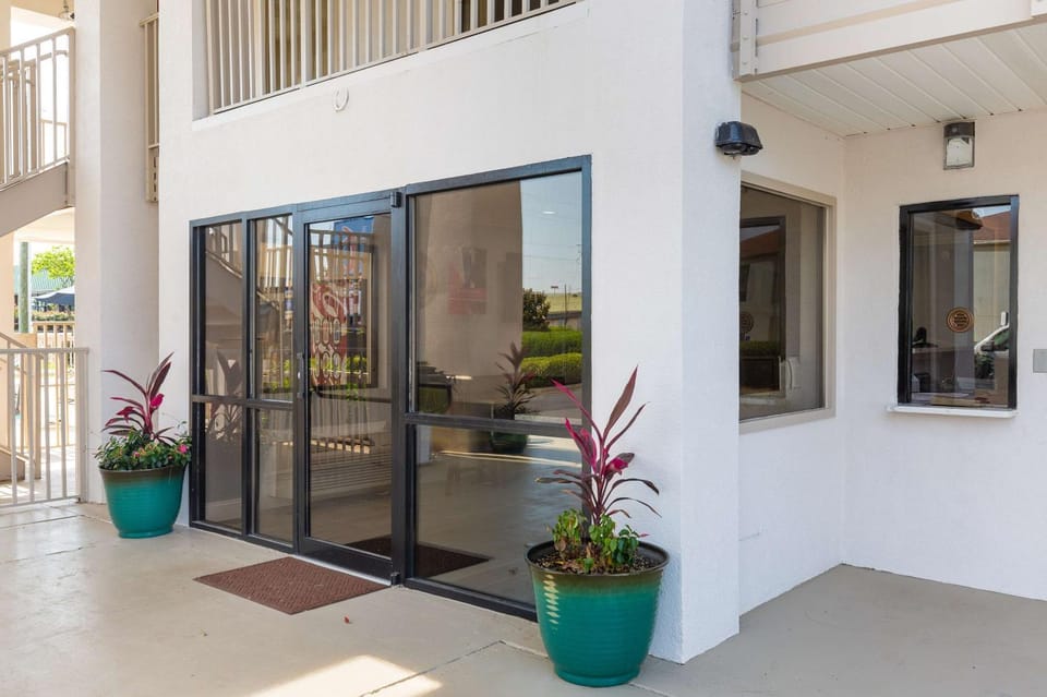 Property building, Facade/entrance, Day, On site, Time of day