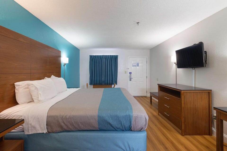 TV and multimedia, Photo of the whole room, On site