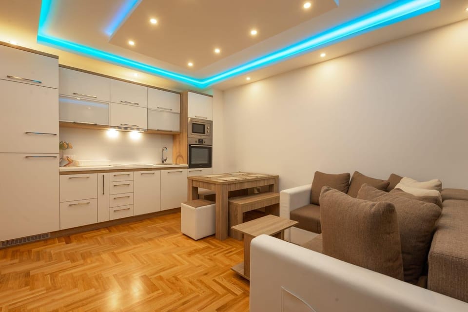 TV and multimedia, Coffee/tea facilities, Balcony/Terrace, Kitchen or kitchenette, Living room, Seating area, Dining area, Garden view, Lake view