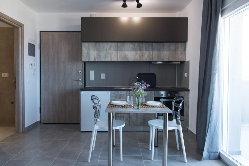 Kitchen or kitchenette, oven