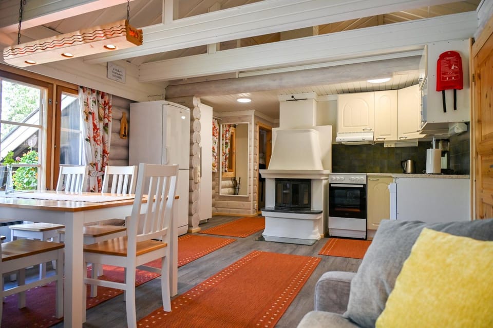 Coffee/tea facilities, Kitchen or kitchenette, Dining area, dishwasher, flat iron, minibar, pet friendly, toaster