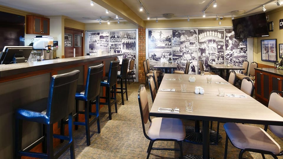 Restaurant/places to eat, Dining area, On site