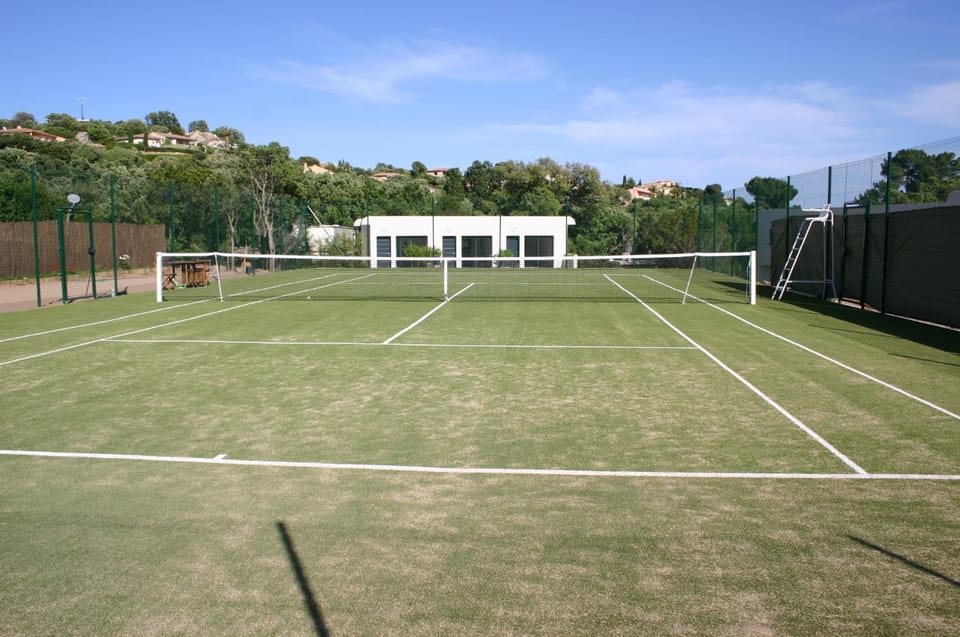 Tennis court, Tennis court