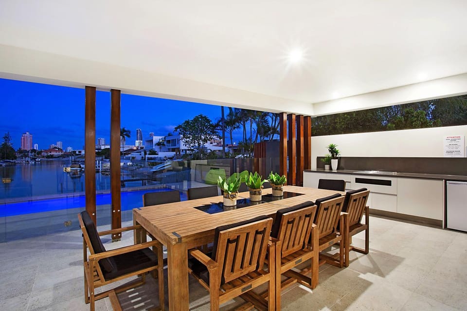 C'est La Vie House in Gold Coast