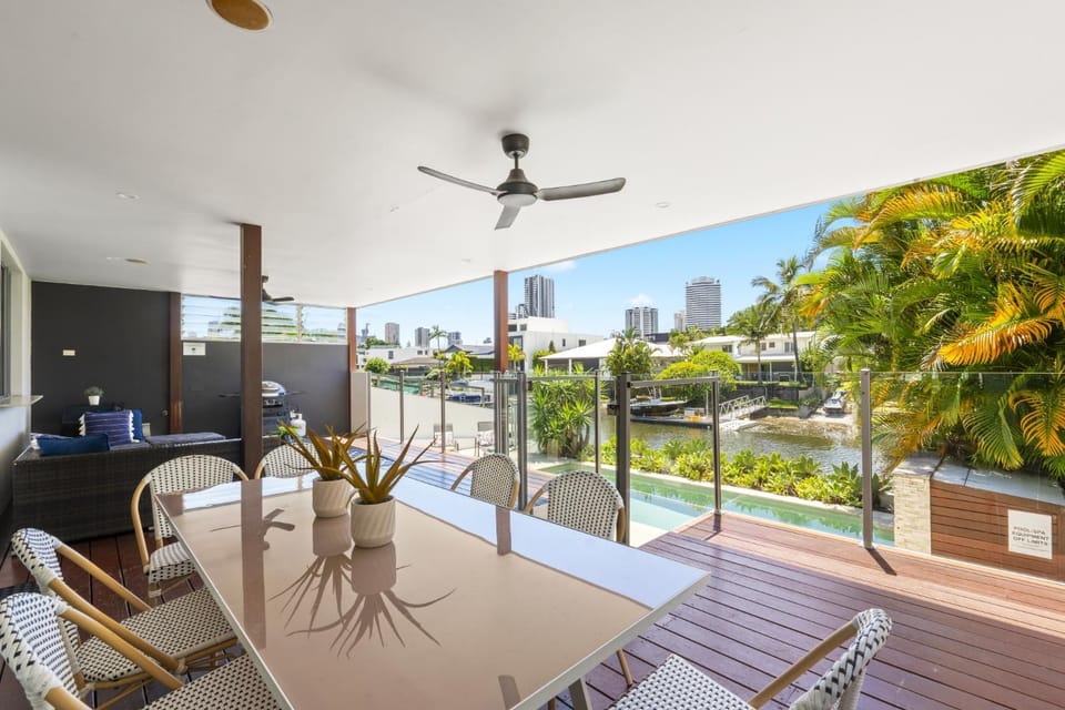 Deluxe on Water House in Gold Coast