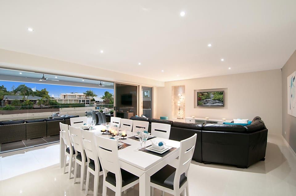 Waterfront Splendour House in Gold Coast