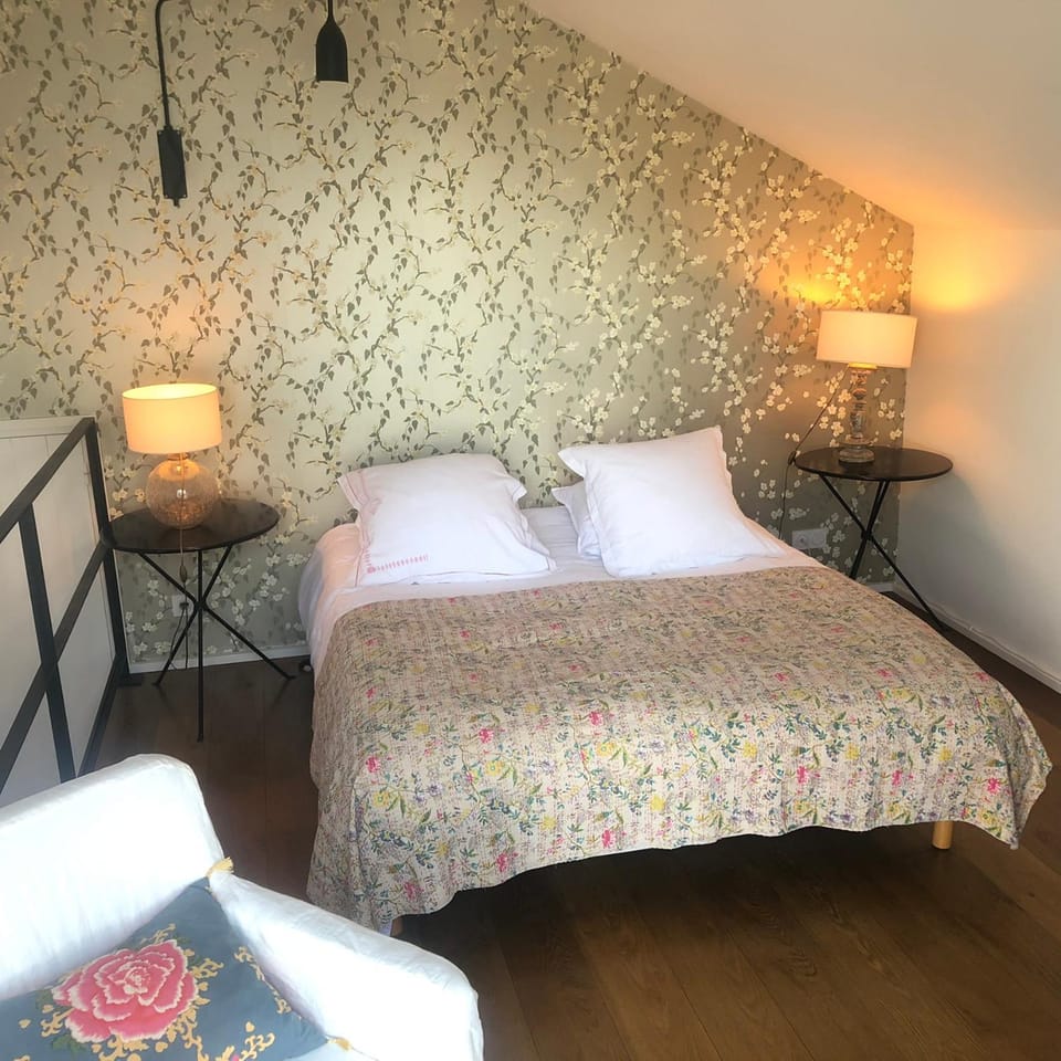 Bed, Photo of the whole room, Bedroom