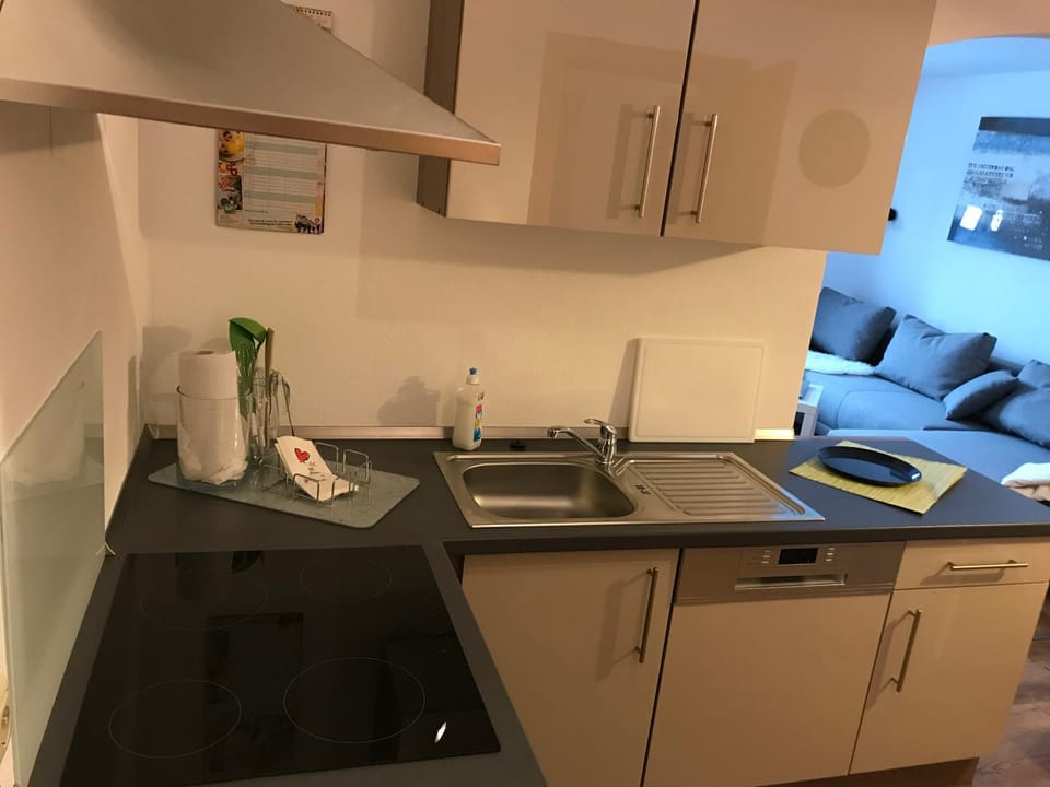 Coffee/tea facilities, Kitchen or kitchenette, Seating area