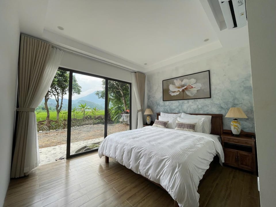 Bed, Natural landscape, Photo of the whole room, Bedroom