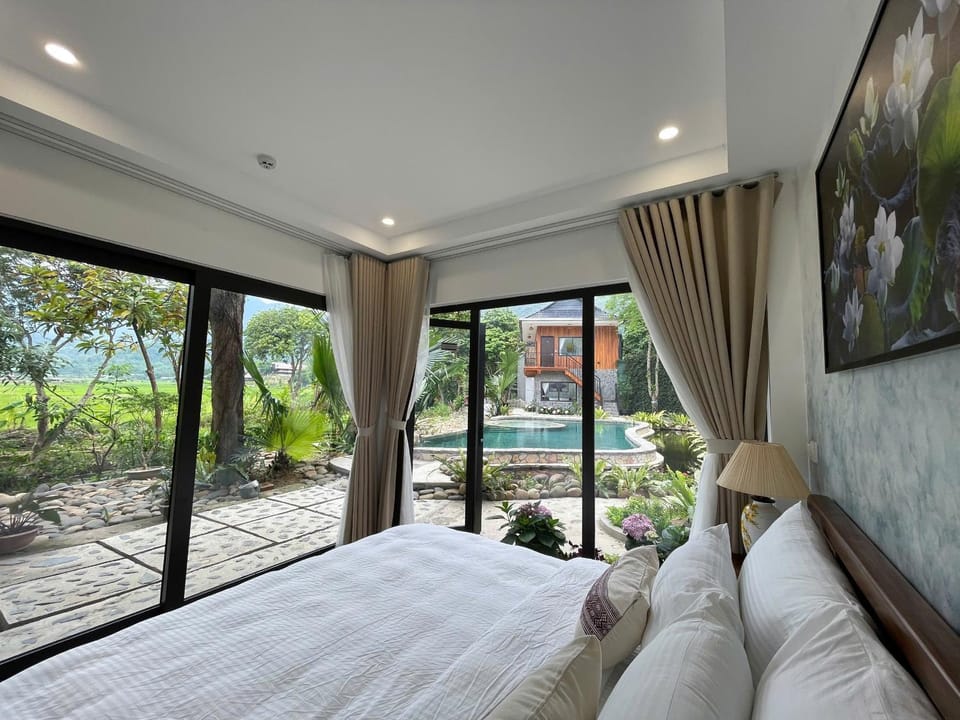 View (from property/room), Pool view, Swimming pool