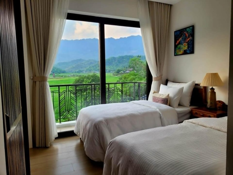 Bed, Natural landscape, Photo of the whole room, Bedroom, Mountain view