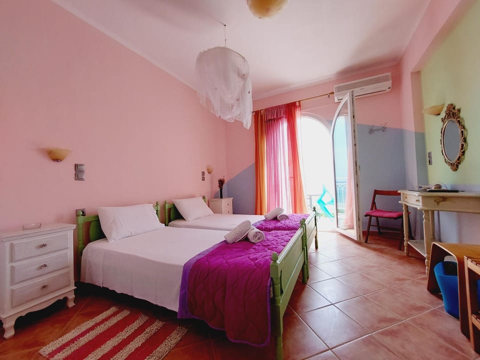 Bed, Photo of the whole room
