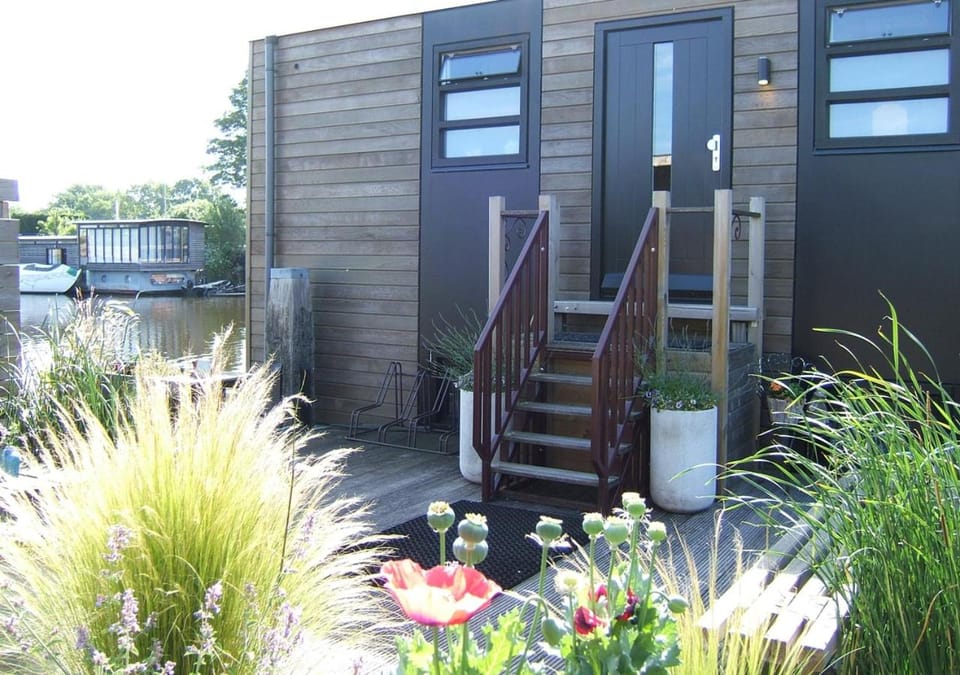 Facade/entrance, Garden view