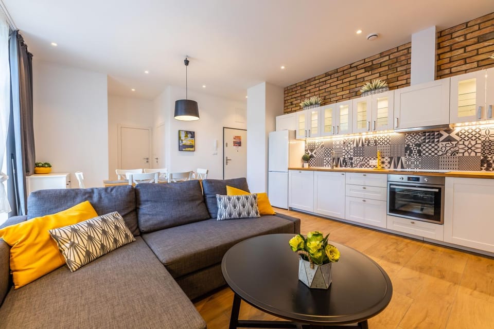 Kitchen or kitchenette, Living room, Seating area, Dining area, Food