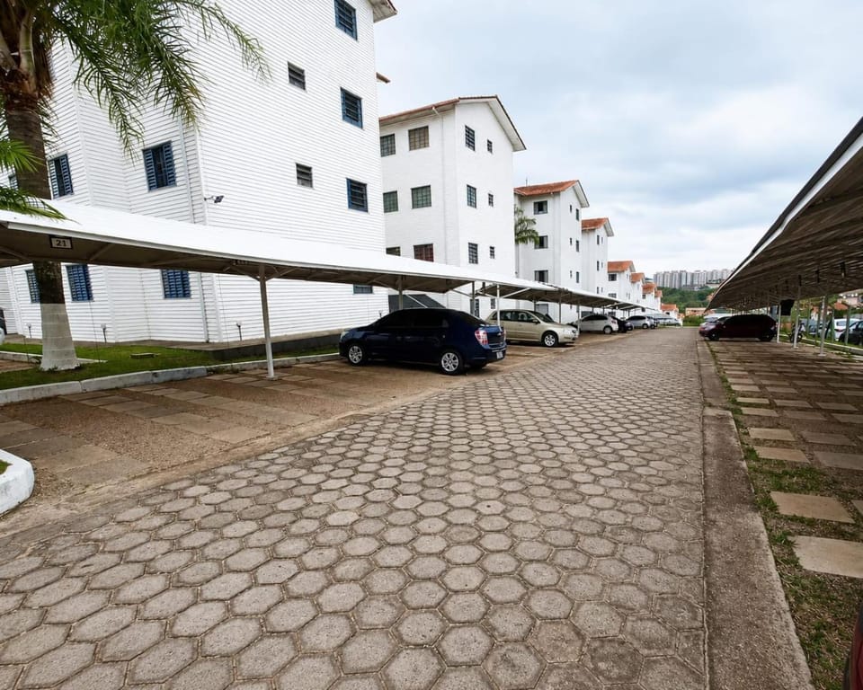 Apto com estacionamento, piscina e churrasqueira Apartment in State of São Paulo