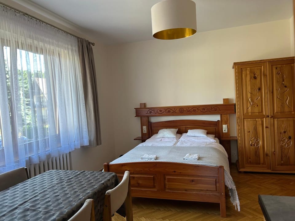 Bed, Bedroom, towels, wardrobe