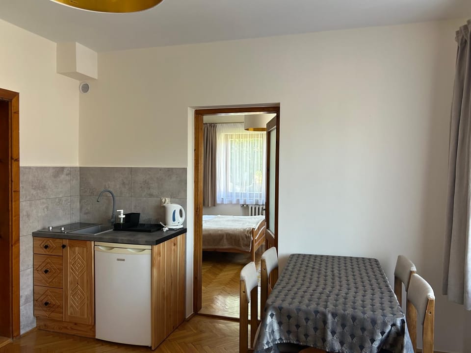 Bed, Kitchen or kitchenette, Photo of the whole room, Dining area