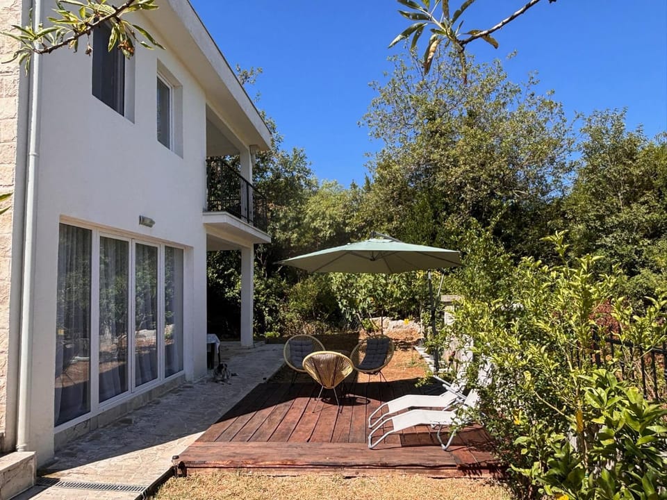 Property building, Patio, Garden, sunbed