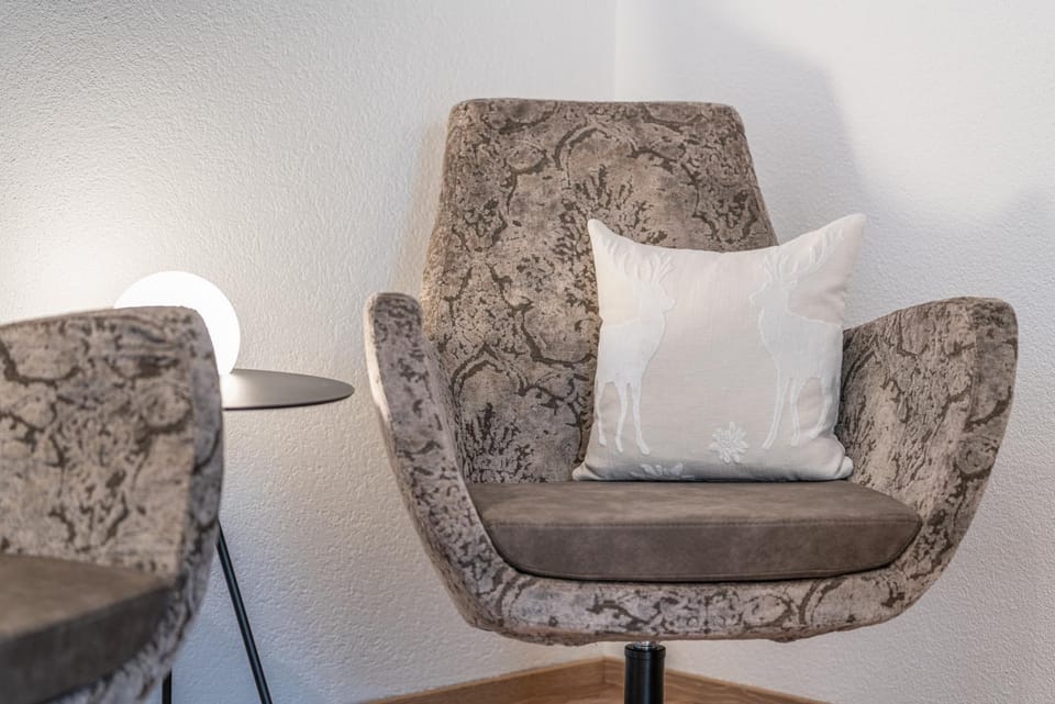Decorative detail, Seating area