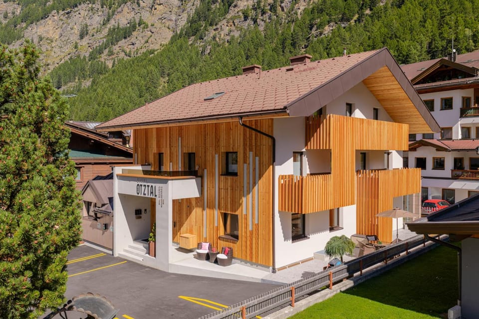 Property building, Spring, Day, Natural landscape, Mountain view, Street view, Location