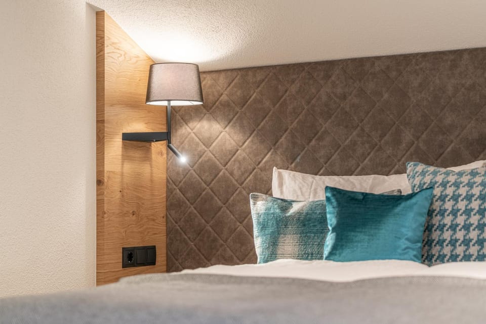 Bed, Photo of the whole room, Decorative detail