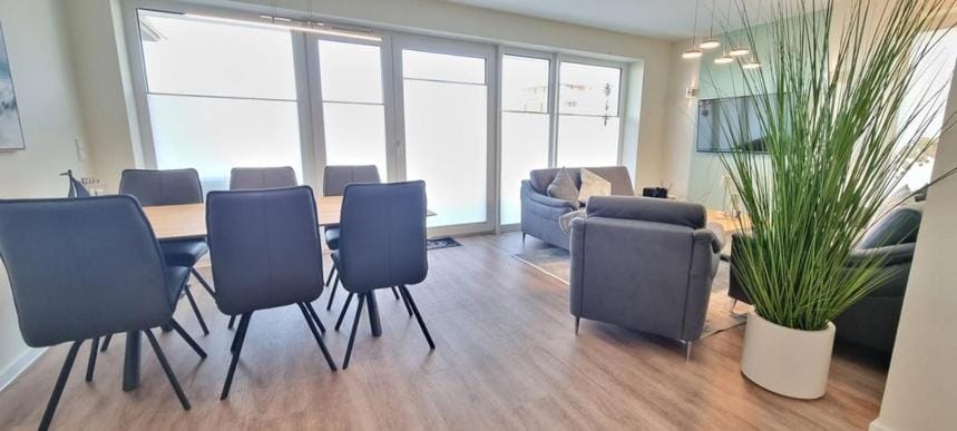 Living room, Seating area, Dining area