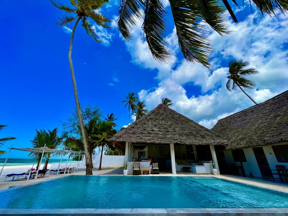 Day, Natural landscape, Beach, Pool view, Sea view, Swimming pool, sunbed, air conditioner, air conditioner