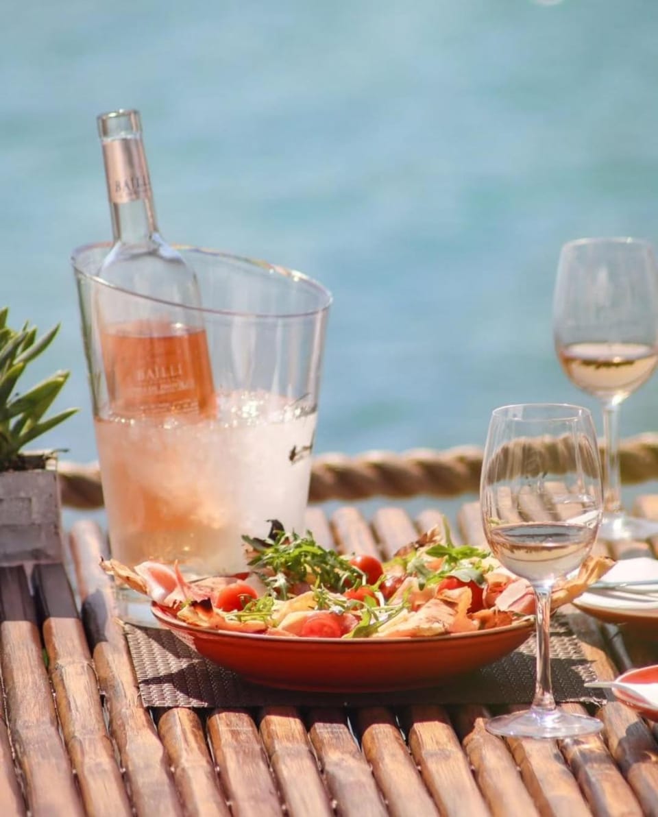 Restaurant/places to eat, Beach